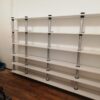 5 columnas de 2m, 15 estantes de 85x35 y 5 de 60x35