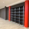 5 columnas de 2,5m de alto con 12 estantes de 85 x 35 y 12 de 60x35