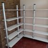 5columnas de 2m de alto con 10 estantes de 85 x 35 , 5 estantes de 60x35 y 5 esquineros de 60x35